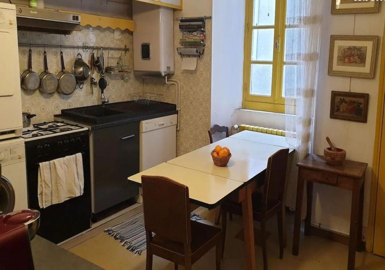 Grand Appartement De Charme Avec Parking Prive Florac Luaran gambar